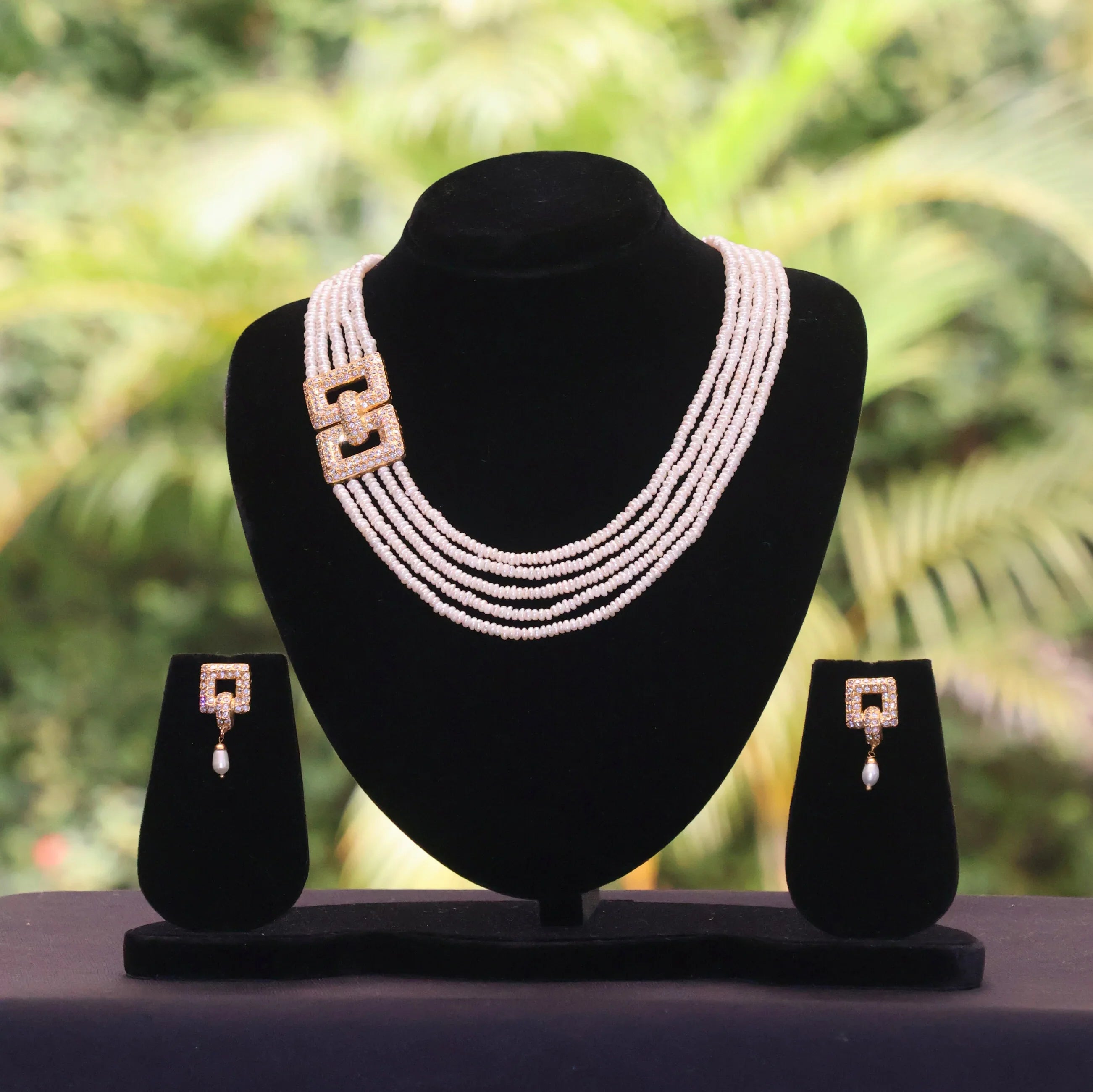 Vintage Pearl Layered Necklace Set
